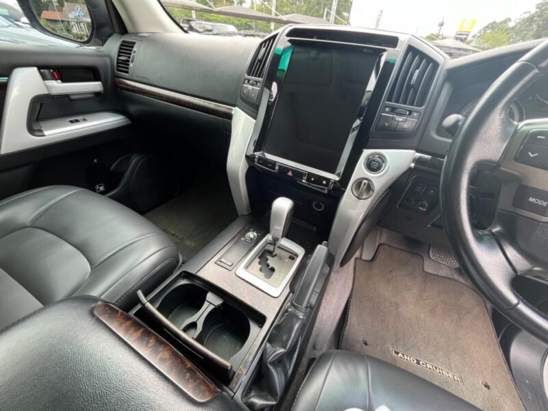 2016 Toyota Land Cruiser 200 4.5D-4D V8 VX For Sale In KZN