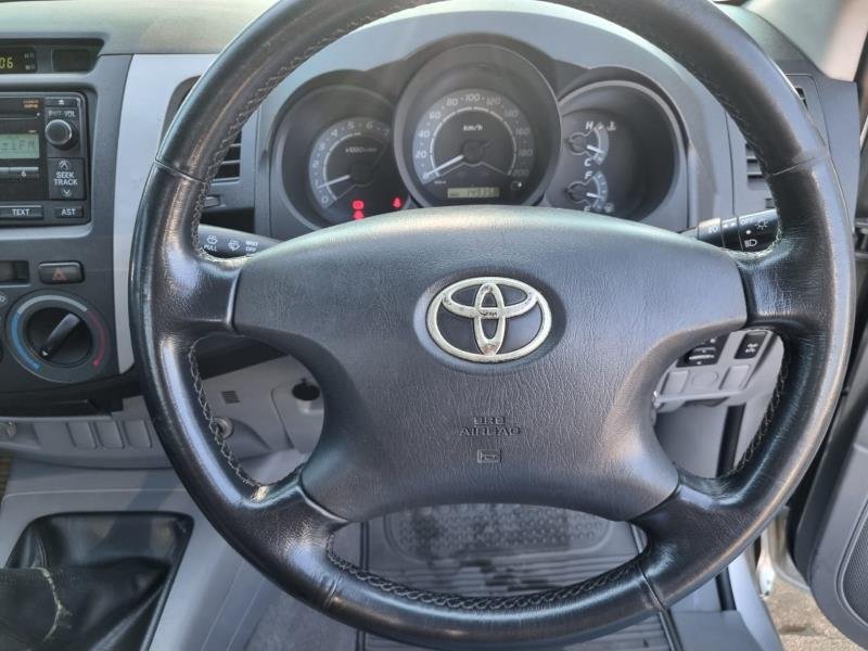 2011 Toyota Hilux 2.7 Raider For Sale in KZN