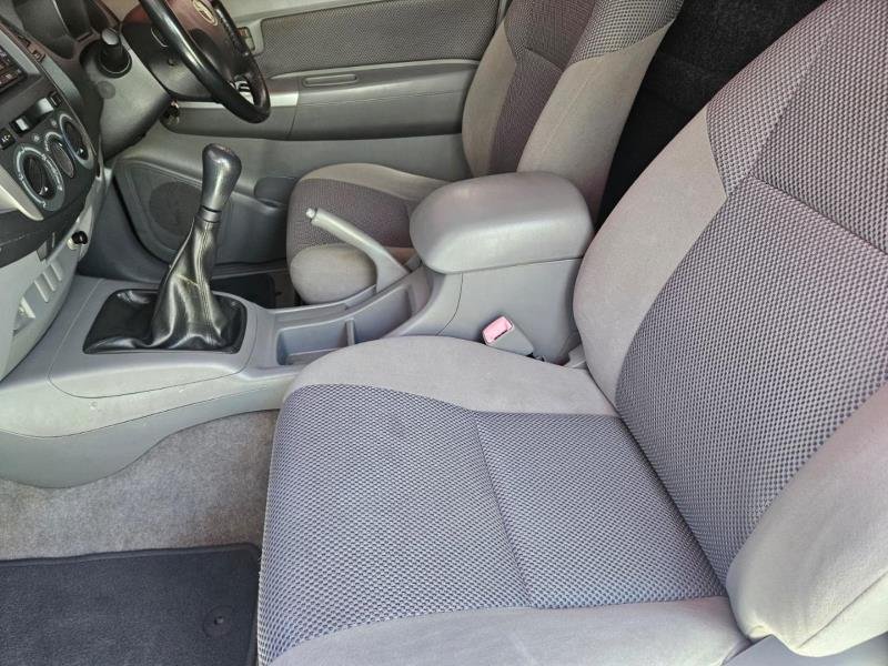 2011 Toyota Hilux 2.7 Raider For Sale in KZN