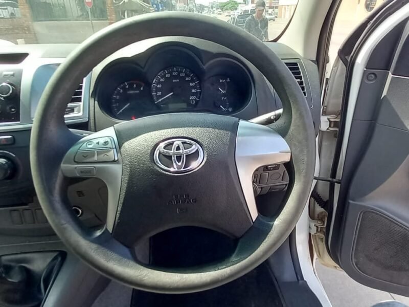 2015 Toyota Hilux 2.5D-4D Xtra Cab SRX For Sale in KZN