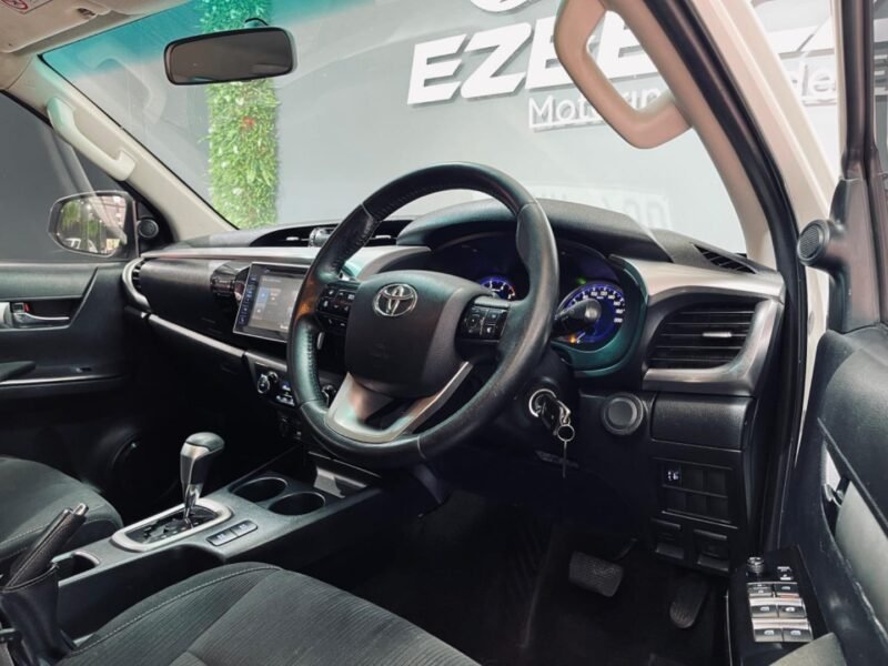 2016 Toyota Hilux 2.8GD-6 double cab Raider auto For Sale In KZN
