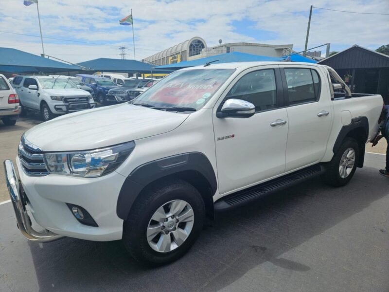 2016 Toyota Hilux 2.8GD-6 Double Cab 4x4 Raider Auto For Sale in KZN