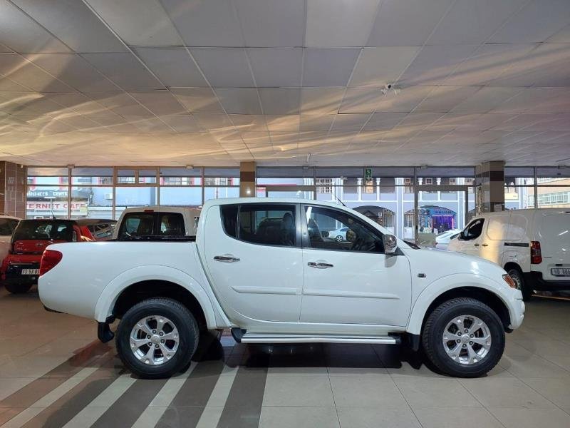 2015 Mitsubishi Triton 2.5DI-D Double Cab 4x4 For Sale in KZN