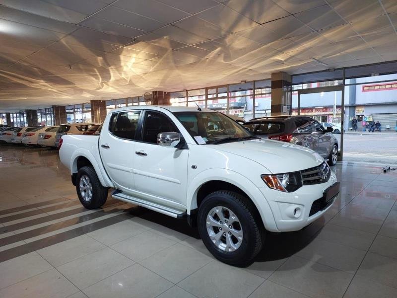 2015 Mitsubishi Triton 2.5DI-D Double Cab 4x4 For Sale in KZN