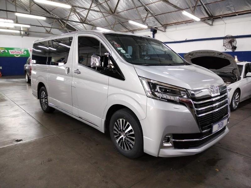 2020 Toyota Quantum 2.8 LWB bus 9-seater VX Premium For Sale in KZN