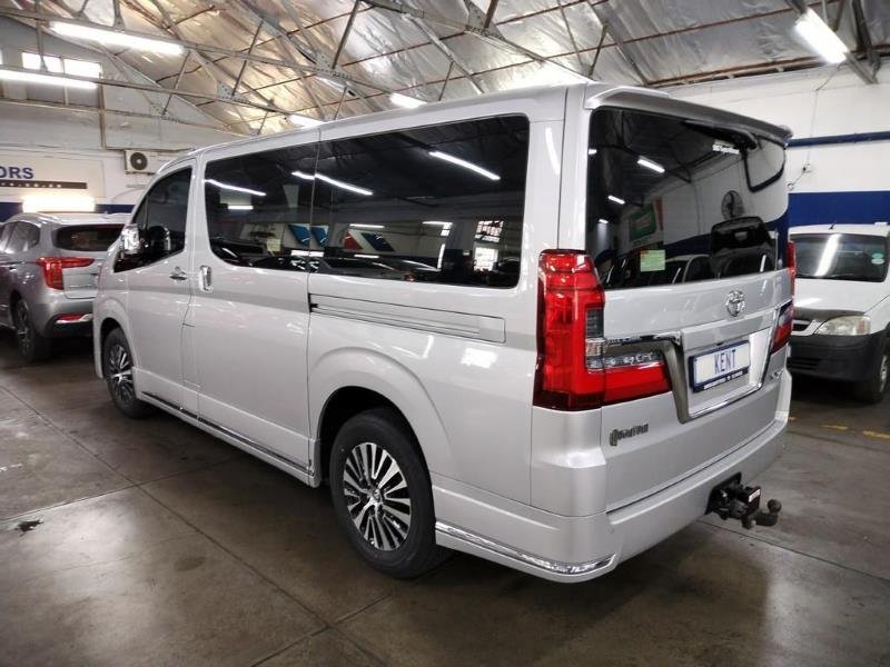 2020 Toyota Quantum 2.8 LWB bus 9-seater VX Premium For Sale in KZN