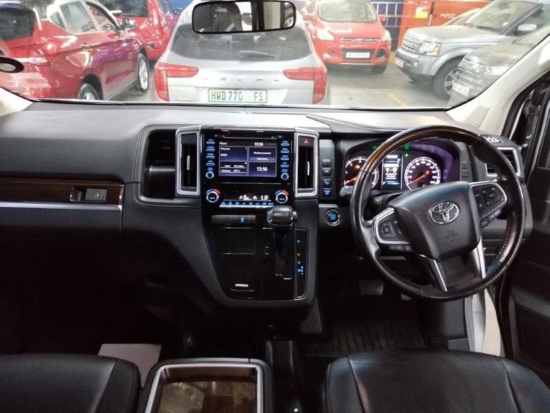 2020 Toyota Quantum 2.8 LWB bus 9-seater VX Premium For Sale in KZN