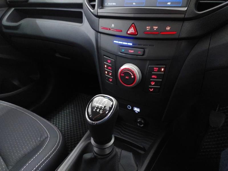 2023 Mahindra XUV300 1.2T W4 SE For Sale in KZN