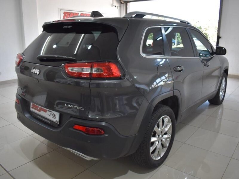 2015 Jeep Cherokee 3.2L 4x4 Limited For Sale in KZN