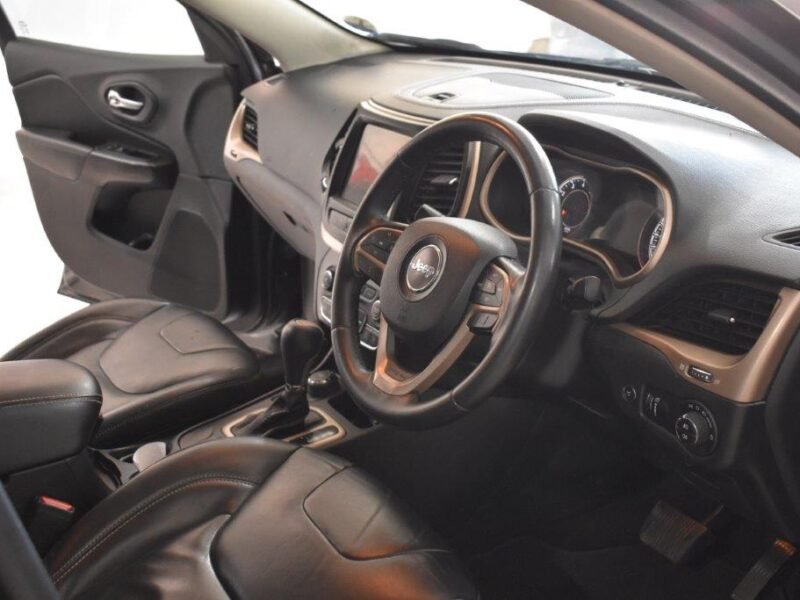 2015 Jeep Cherokee 3.2L 4x4 Limited For Sale in KZN