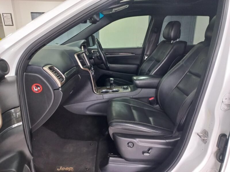 2014 Jeep Grand Cherokee 3.6L Overland For Sale in KZN