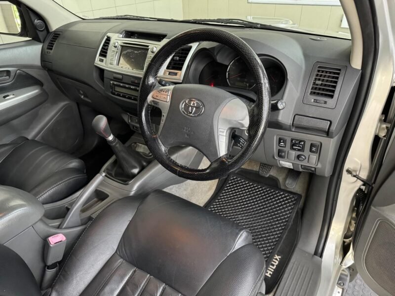 2013 Toyota Hilux 3.0D-4D Double Cab Raider For Sale in KZN