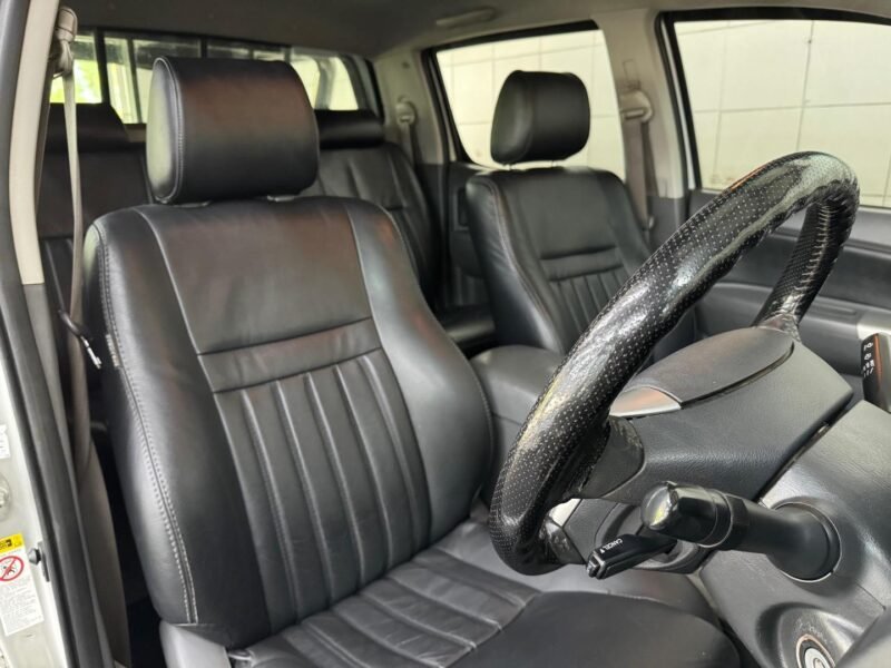 2013 Toyota Hilux 3.0D-4D Double Cab Raider For Sale in KZN