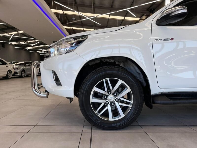 2017 Toyota Hilux 2.8GD-6 double cab Raider auto For Sale in KZN