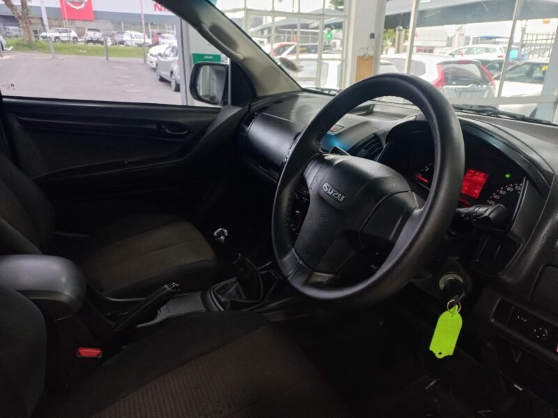 2015 Isuzu KB 250D-Teq Double Cab LE For Sale in KZN
