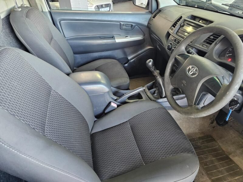 2012 Toyota Hilux 2.5D-4D 4x4 SRX For Sale in KZN