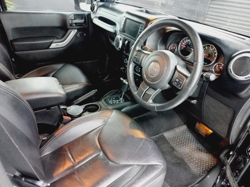 2013 Jeep Wrangler 3.6L Sahara For Sale in KZN
