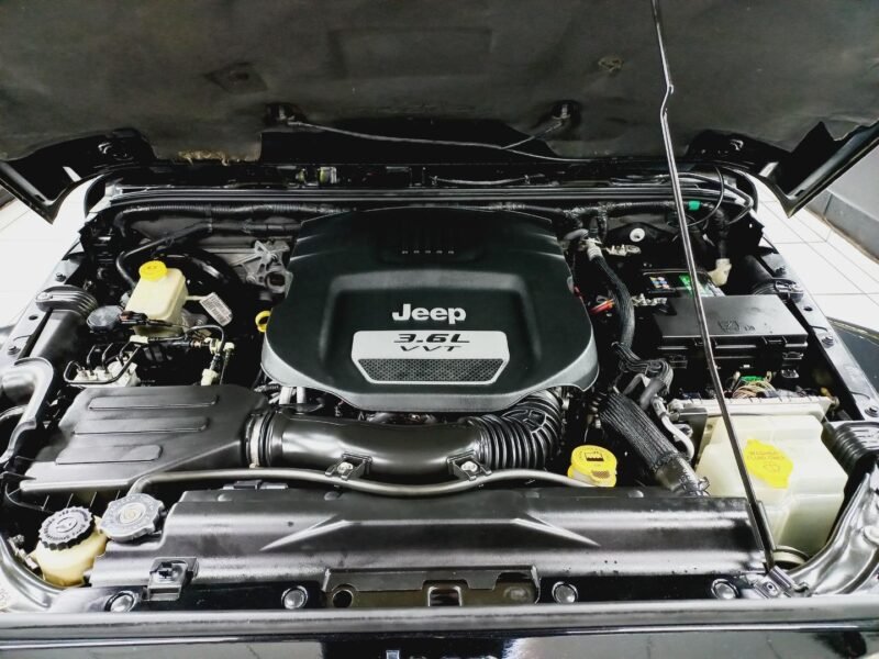 2013 Jeep Wrangler 3.6L Sahara For Sale in KZN