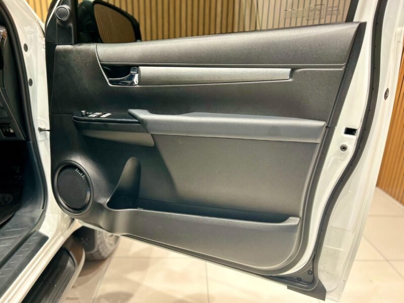 2024 Toyota Hilux 2.8GD-6 Xtra Cab 4x4 Legend Auto For Sale in KZN
