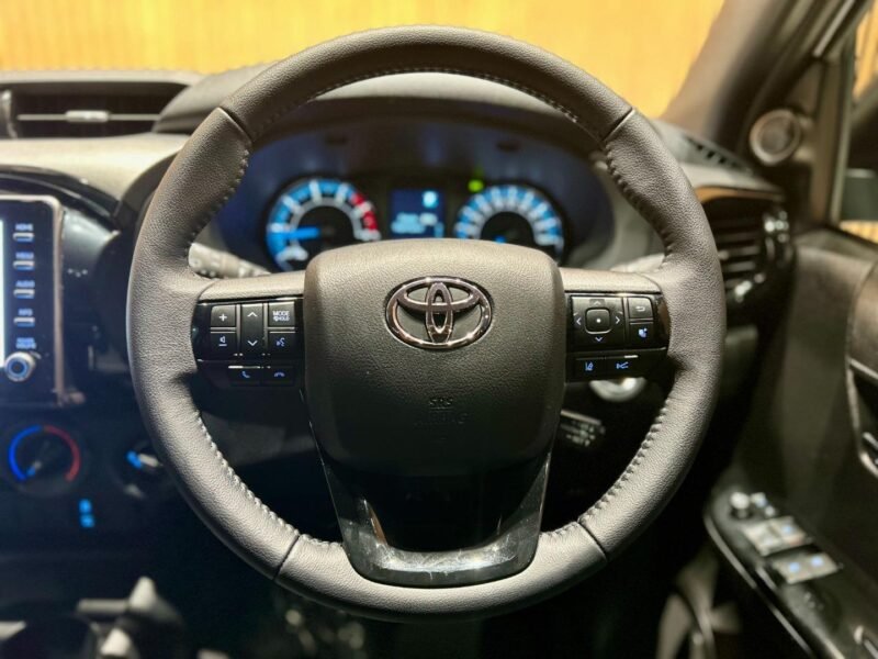 2024 Toyota Hilux 2.8GD-6 Xtra Cab 4x4 Legend Auto For Sale in KZN
