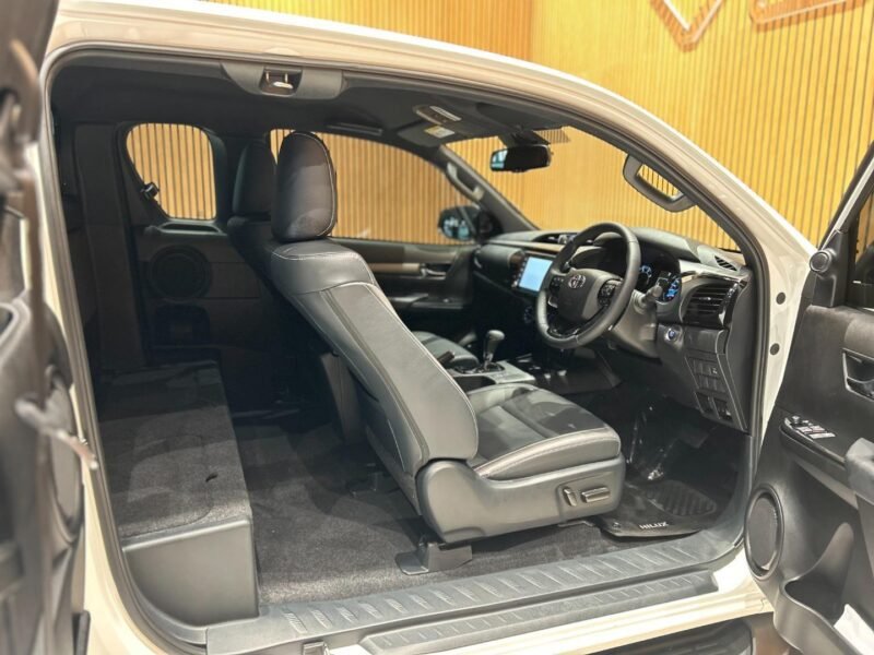 2024 Toyota Hilux 2.8GD-6 Xtra Cab 4x4 Legend Auto For Sale in KZN