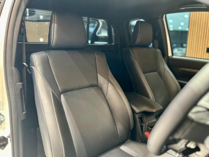 2024 Toyota Hilux 2.8GD-6 Xtra Cab 4x4 Legend Auto For Sale in Sandton