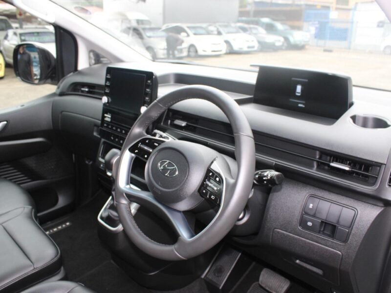 2022 Hyundai Staria 2.2D Executive 9-seater For Sale in KZN