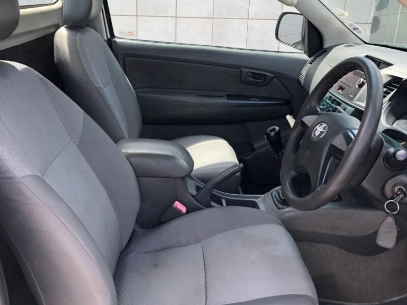 2016 Toyota Hilux 2.5D-4D SRX For Sale in KZN