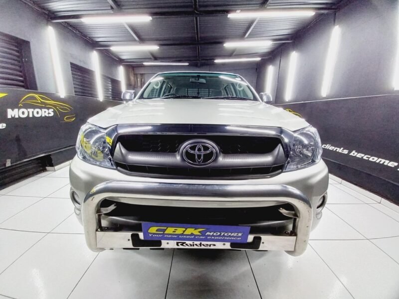 2011 Toyota Hilux 2.7 Double Cab Raider For Sale in KZN