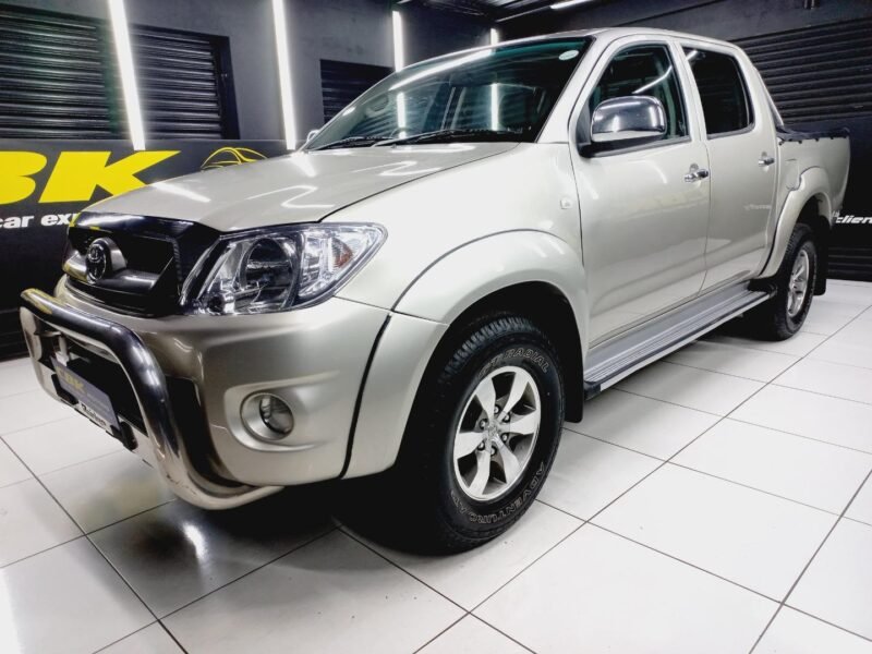 2011 Toyota Hilux 2.7 Double Cab Raider For Sale in KZN