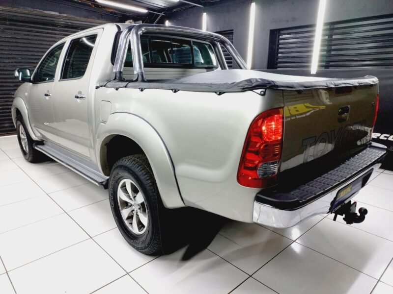 2011 Toyota Hilux 2.7 Double Cab Raider For Sale in KZN