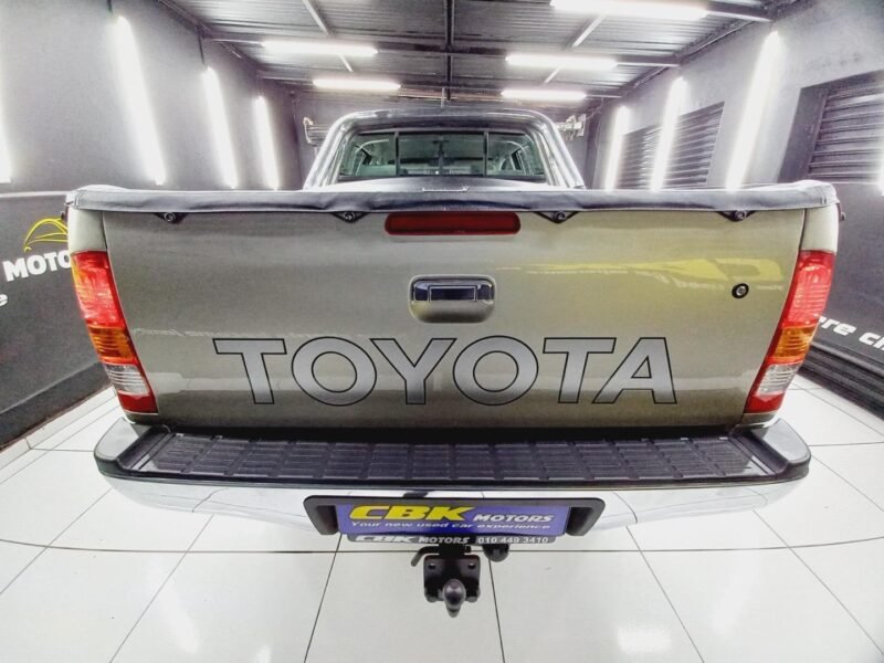 2011 Toyota Hilux 2.7 Double Cab Raider For Sale in KZN