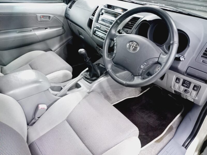 2011 Toyota Hilux 2.7 Double Cab Raider For Sale in KZN