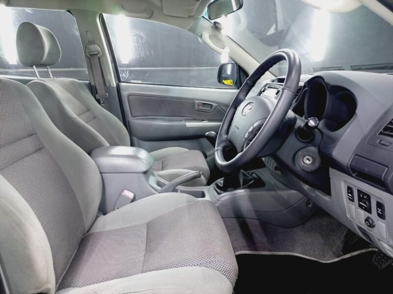 2011 Toyota Hilux 2.7 Double Cab Raider For Sale in KZN
