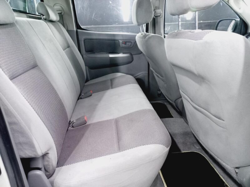 2011 Toyota Hilux 2.7 Double Cab Raider For Sale in KZN
