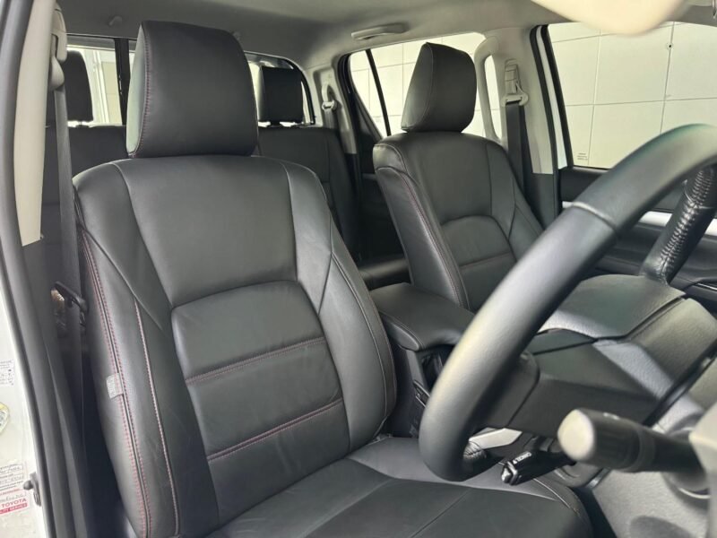2018 Toyota Hilux 2.8GD-6 double cab Raider auto For Sale in KZN