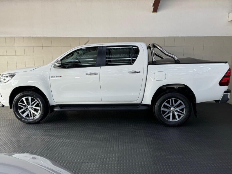 2018 Toyota Hilux 2.8GD-6 double cab Raider auto For Sale in KZN