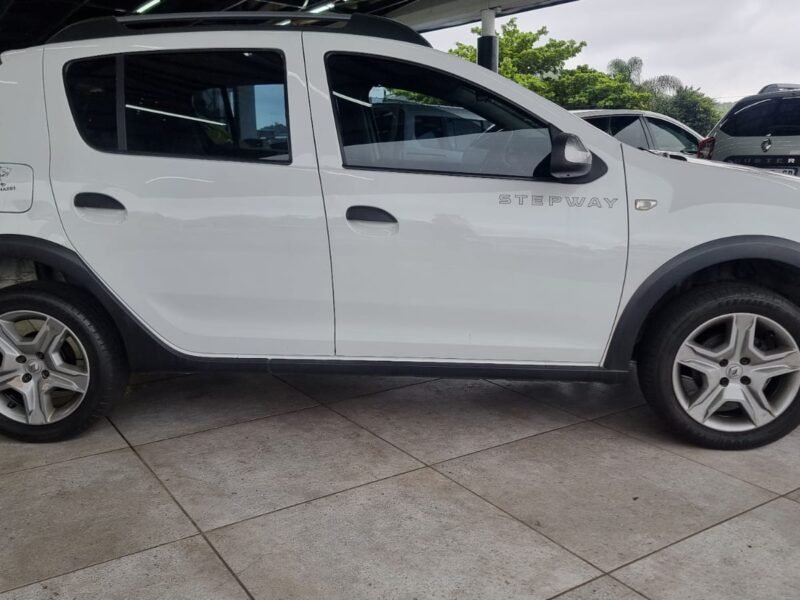 2018 Renault Sandero 66kW Turbo Stepway Dynamique For Sale in KZN