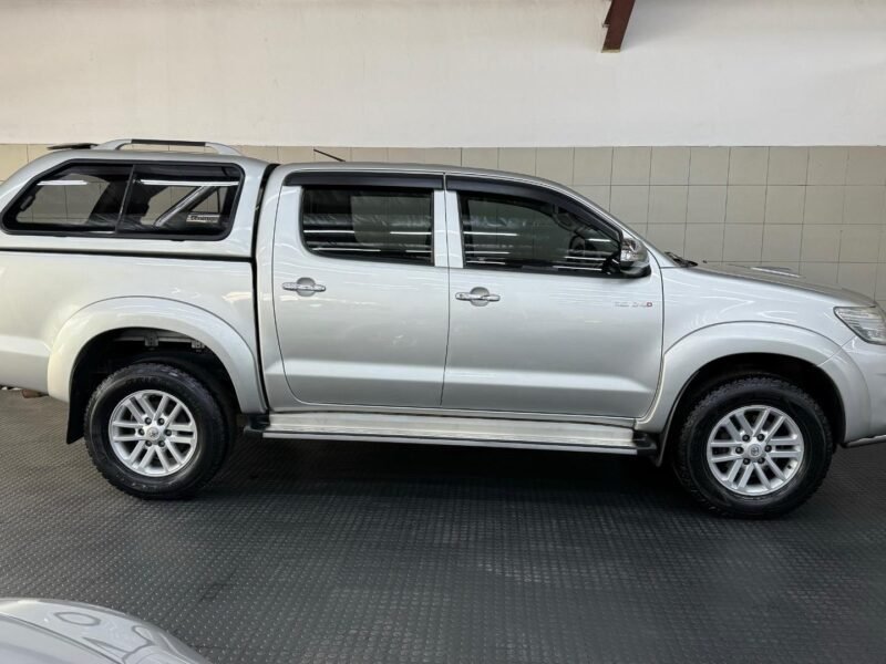 2013 Toyota Hilux 3.0D-4D Double Cab Raider For Sale in KZN