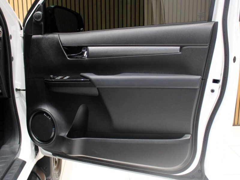 2024 Toyota Hilux 2.8GD-6 Xtra Cab 4x4 Legend Auto For Sale in Sandton