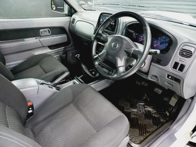 2017 Nissan NP300 Hardbody 2.5TDi Double Cab Hi-Rider For Sale